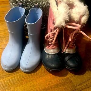 Bundle of barely used girls snow and rain boots size 4
